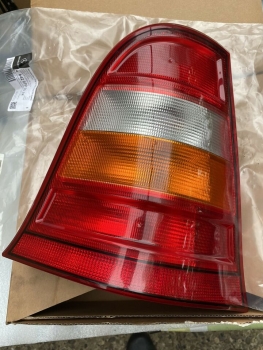 Mercedes A-Klasse Rückleuchte rechts 1688200264R gebraucht!
